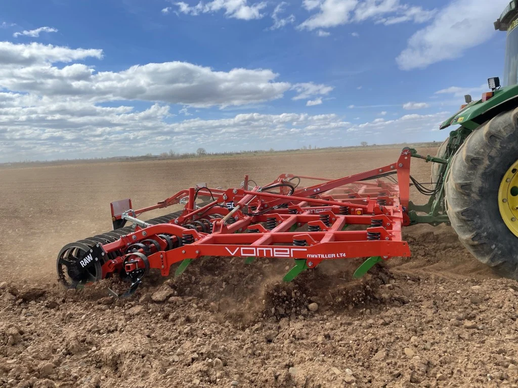 MiniTILLER LT4 — 4-row mounted chisel plow