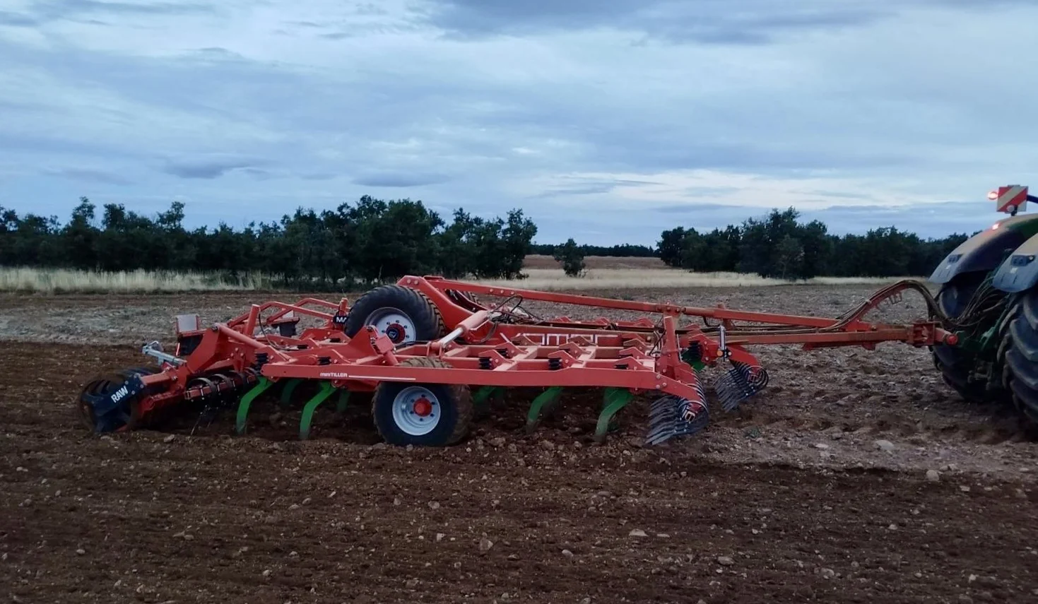 MiniTILLER Max — Trailed chisel plough, 6 rows