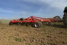 SuperTILLER Quatro seitlich